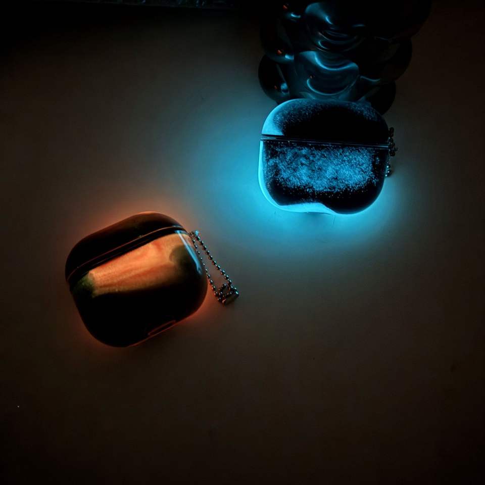 Stylish Lightweight AIRPOD Case Luminous Quicksand Design Eco-Friendly Anti-Lost Features Keychain